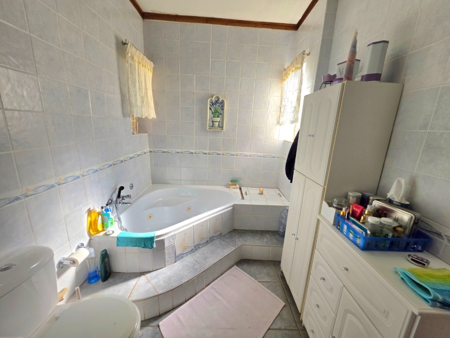 5 Bedroom Property for Sale in Panorama Free State